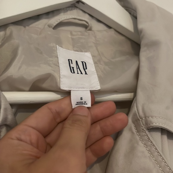 Gap trench coat - Picture 2 of 3